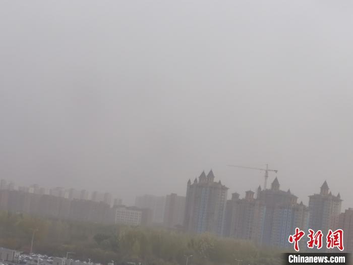沙塵登場(chǎng)、氣溫暴跌中國(guó)北疆內(nèi)蒙古開(kāi)啟“冷凍模式”