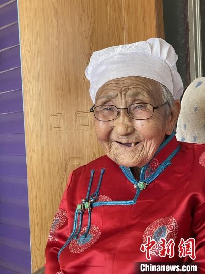 薩仁托婭拍攝的“草原母親”?！∷_仁托婭供圖