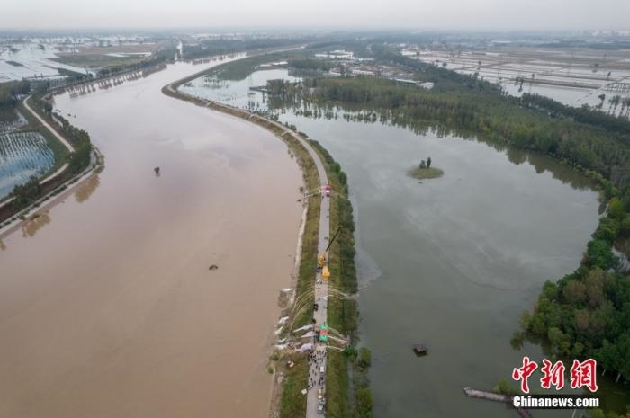 資料圖：10月10日，山西省介休市汾河濕地公園遭遇洪水倒灌。<a target='_blank' href='http://www.chinanews.com/'>中新社</a>記者 韋亮 攝