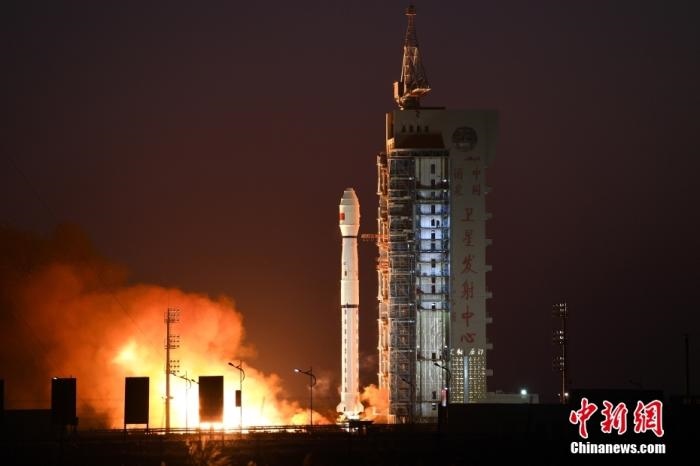 11月23日7時45分，中國在酒泉衛(wèi)星發(fā)射中心用長征四號丙運載火箭，成功將高分三號02星發(fā)射升空。 <a target='_blank' href='/'>中新社</a>發(fā) 汪江波 攝 　