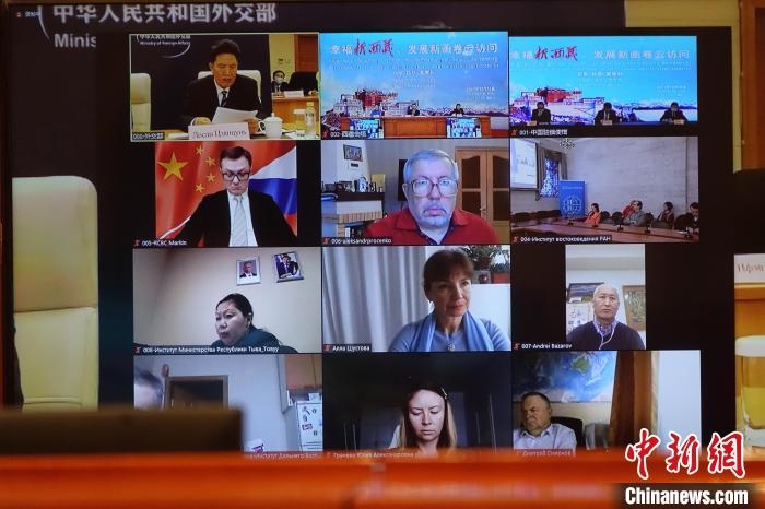 “幸福新西藏、發(fā)展新畫卷”云訪問活動在拉薩、北京、莫斯科等地同時舉行?！∪轿木?攝