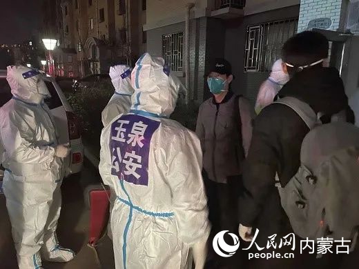耐心溝通，居民們轉(zhuǎn)變態(tài)度。平安玉泉供圖