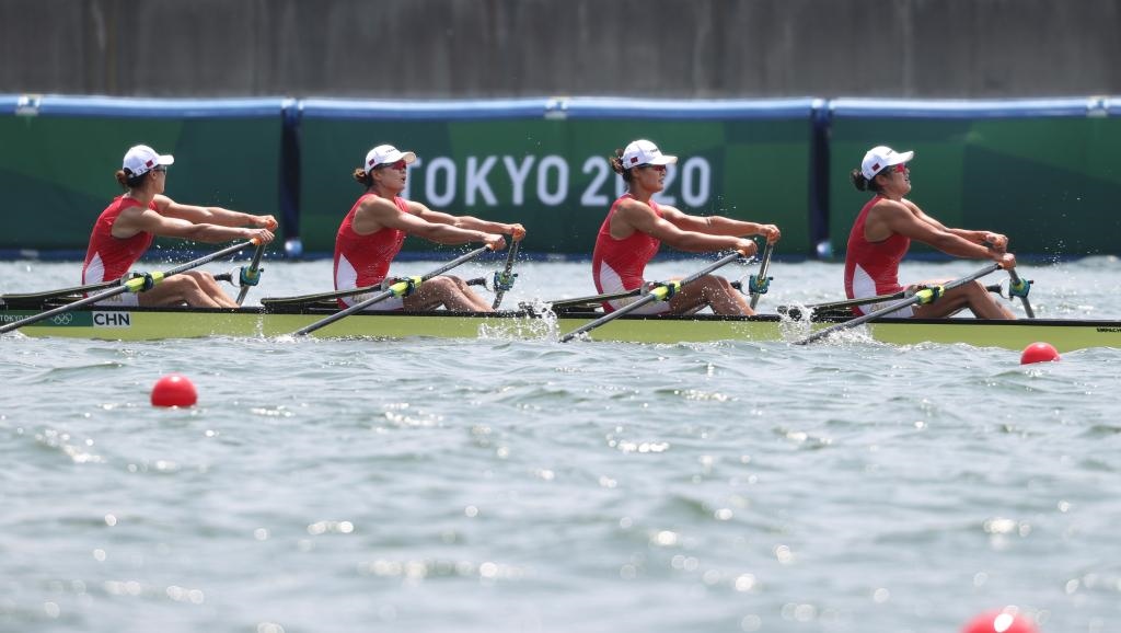 7月28日，中國隊選手陳云霞、張靈、呂揚、崔曉桐在比賽中。新華社記者杜瀟逸攝.jpg