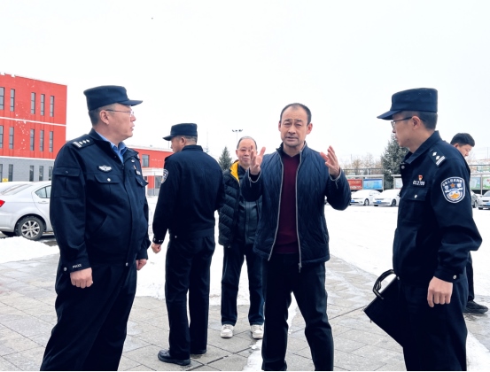 站好“護學(xué)崗”，守護“成長路”——南地公安持續(xù)開展護學(xué)行動774.png