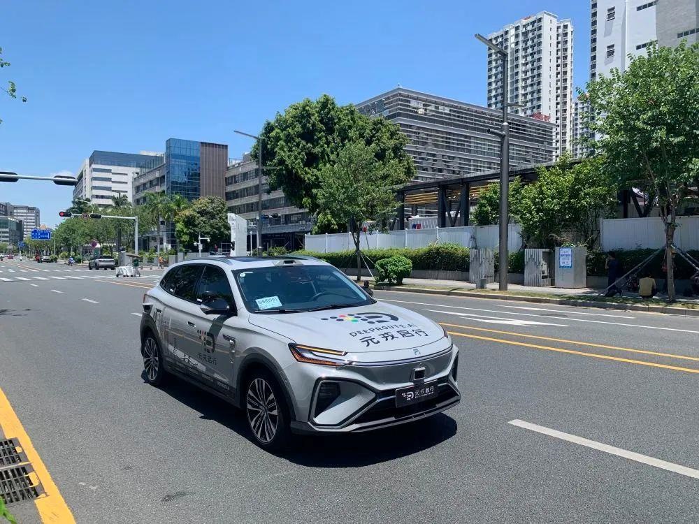 △自動(dòng)駕駛汽車(chē)在河套深港科技創(chuàng)新合作區(qū)開(kāi)展道路測(cè)試。