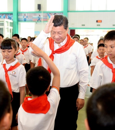 2014年5月30日，習近平總書記來到北京市海淀區(qū)民族小學，參加慶?！傲弧眹H兒童節(jié)活動。新華社記者 李濤 攝