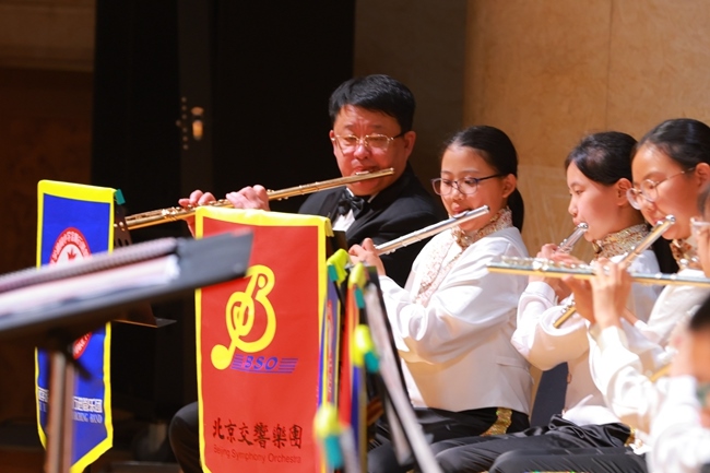 “樂動金帆 ‘藝’起交響”為主題的專場音樂會現(xiàn)場。主辦方供圖
