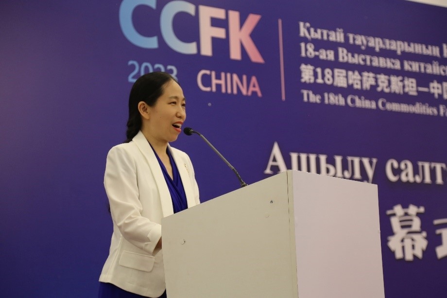 中國駐阿拉木圖總領(lǐng)事蔣薇發(fā)表致辭。中國駐阿拉木圖總領(lǐng)館供圖