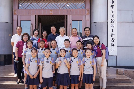 文縣東壩童聲合唱團(tuán)的孩子們?cè)谥袊泤f(xié)。