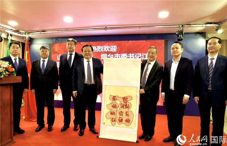 參加座談會的主要嘉賓合影留念。人民網(wǎng)記者宋亦然攝
