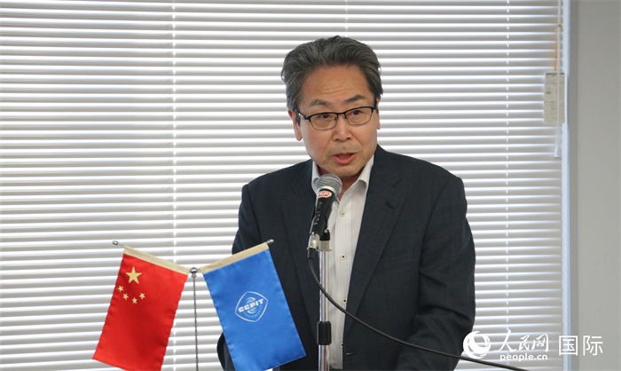 日本國貿(mào)促專務(wù)理事安田真人在日本路演會場發(fā)表致辭。人民網(wǎng) 許可攝