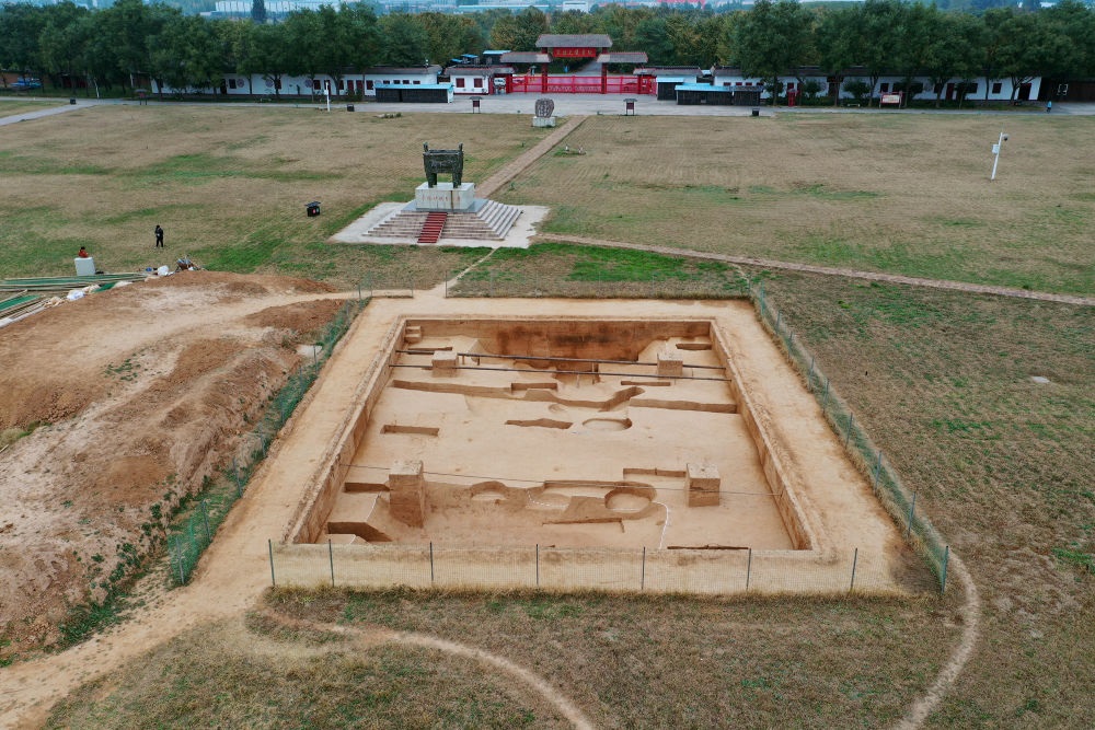 2022年河南安陽市殷墟商王陵區(qū)第三地點(diǎn)發(fā)掘現(xiàn)場(chǎng)（資料照片）。新華社發(fā)