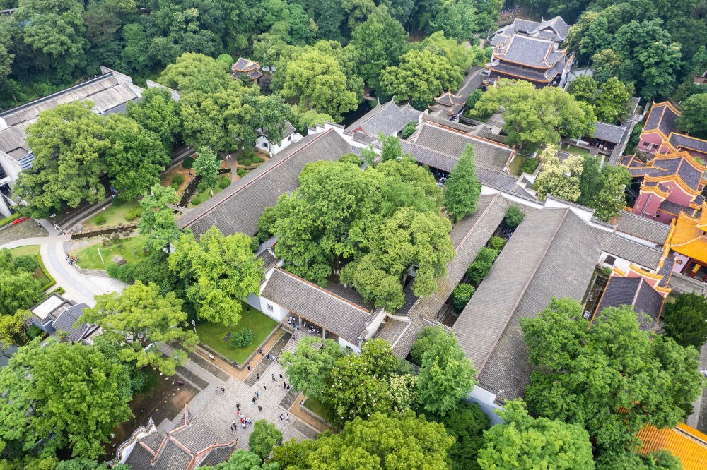 這是2023年6月8日在長沙市岳麓區(qū)拍攝的岳麓書院（無人機照片）。新華社記者 陳思汗 攝