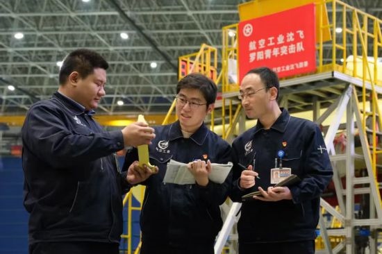 在工作中的“羅陽青年突擊隊”隊員。航空工業(yè)沈飛供圖