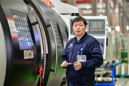 孫明在數(shù)控機床生產(chǎn)車間。航空工業(yè)沈飛供圖