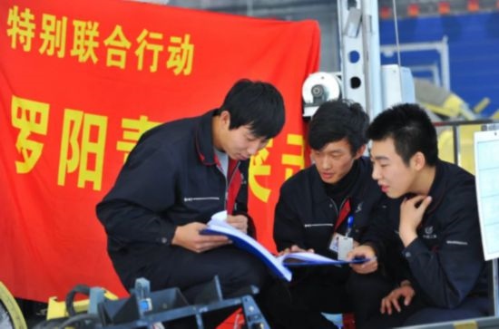 在工作中的“羅陽青年突擊隊”隊員。航空工業(yè)沈飛供圖