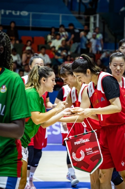 28日，成都大運會女籃項目葡萄牙隊對戰(zhàn)中國隊。 受訪者供圖