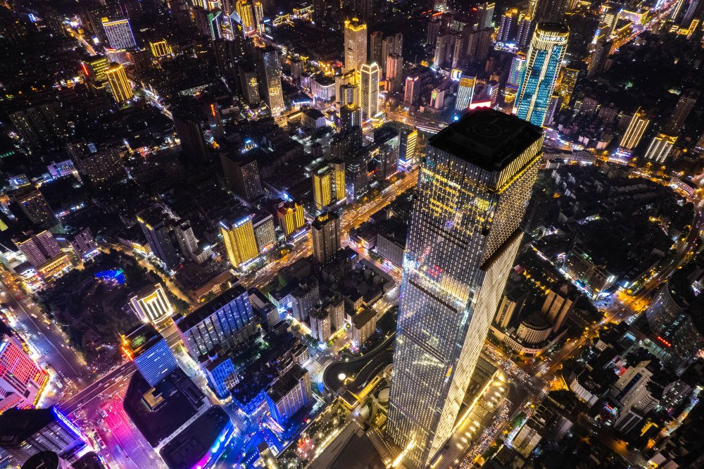 這是6月7日夜間拍攝的長沙城區(qū)景色（無人機(jī)照片）。新華社記者 陳思汗 攝