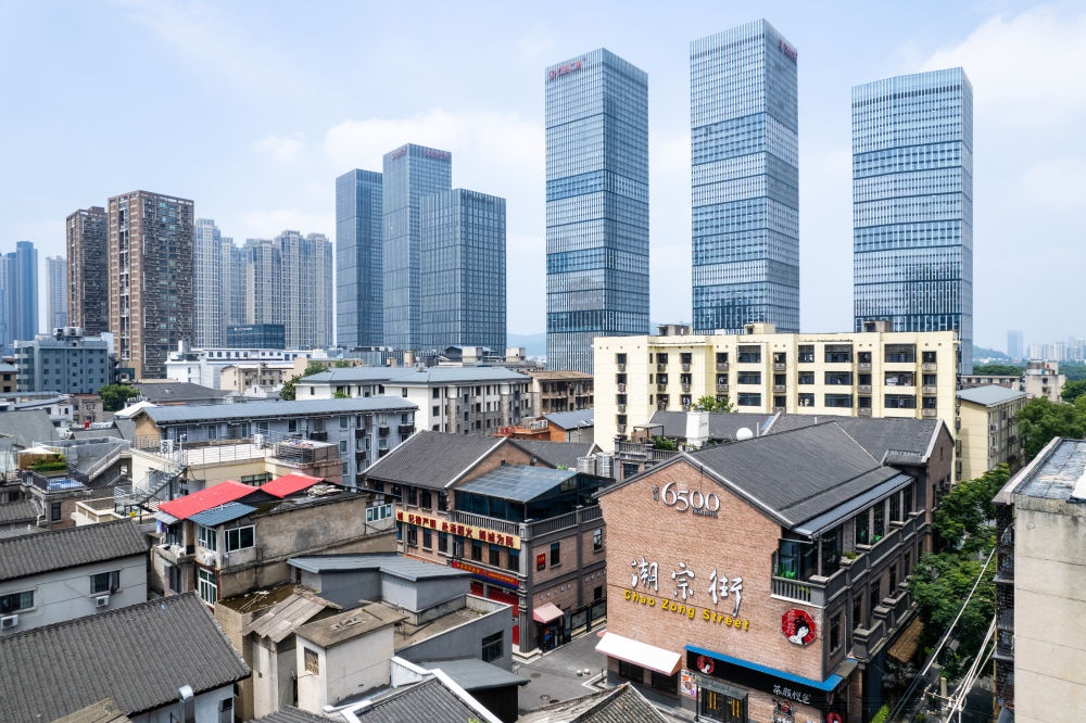  這是在長沙市開福區(qū)拍攝的潮宗街及周邊景色（無人機(jī)照片，6月7日攝）。新華社記者 陳思汗 攝