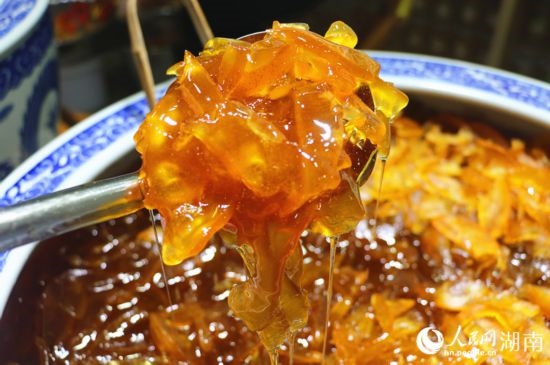 以柚子為原料做的蜂蜜柚子膏。 人民網(wǎng)記者 劉賓攝