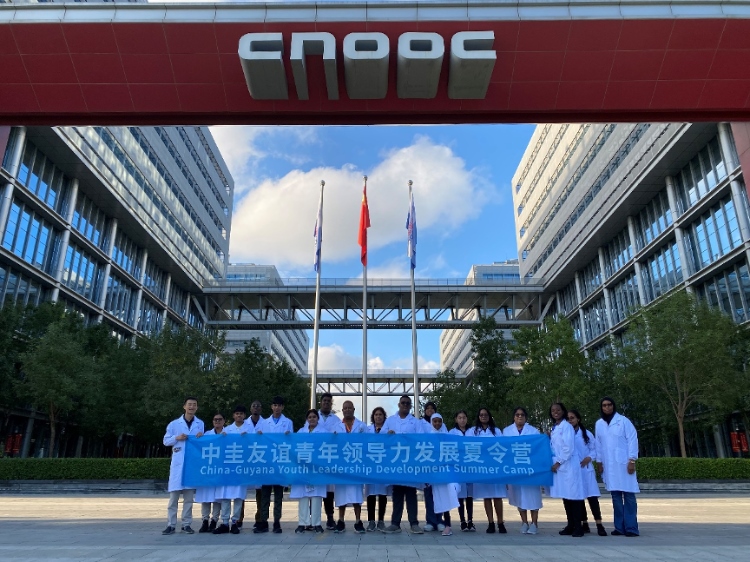 代表團參觀未來科技城。中海油圭亞那有限公司供圖