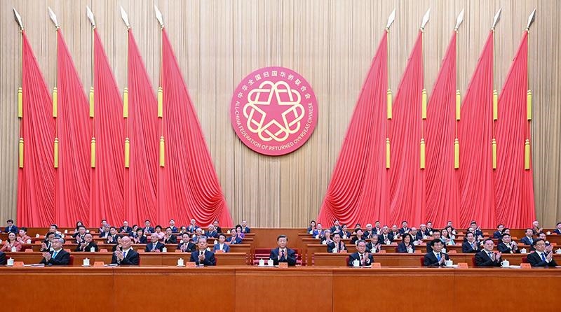 2023年8月31日，第十一次全國歸僑僑眷代表大會在北京人民大會堂開幕。習(xí)近平等黨和國家領(lǐng)導(dǎo)人到會祝賀