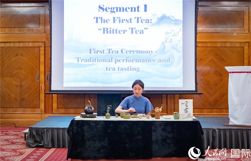 圖為茶藝師表演。人民網(wǎng)郭錦標(biāo) 攝