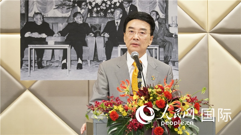 在日中國企業(yè)協(xié)會會長王家馴致祝酒詞。人民網(wǎng) 蔣曉辰攝