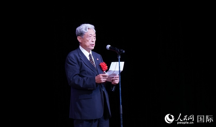 全華聯會長何德倫發(fā)表致辭。人民網 蔣曉辰攝