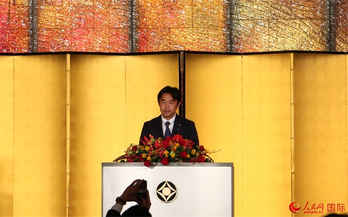 日本外務大臣政務官穗坂泰發(fā)表致辭。人民網(wǎng) 許可攝