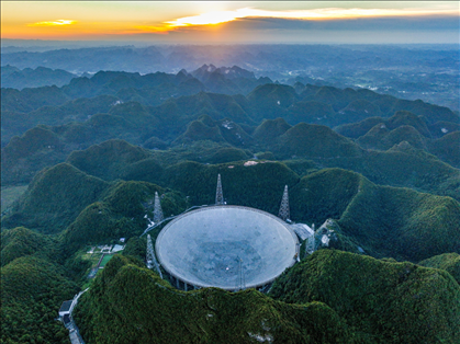 “中國天眼”全景（維護保養(yǎng)期間拍攝）。新華社記者 歐東衢 攝