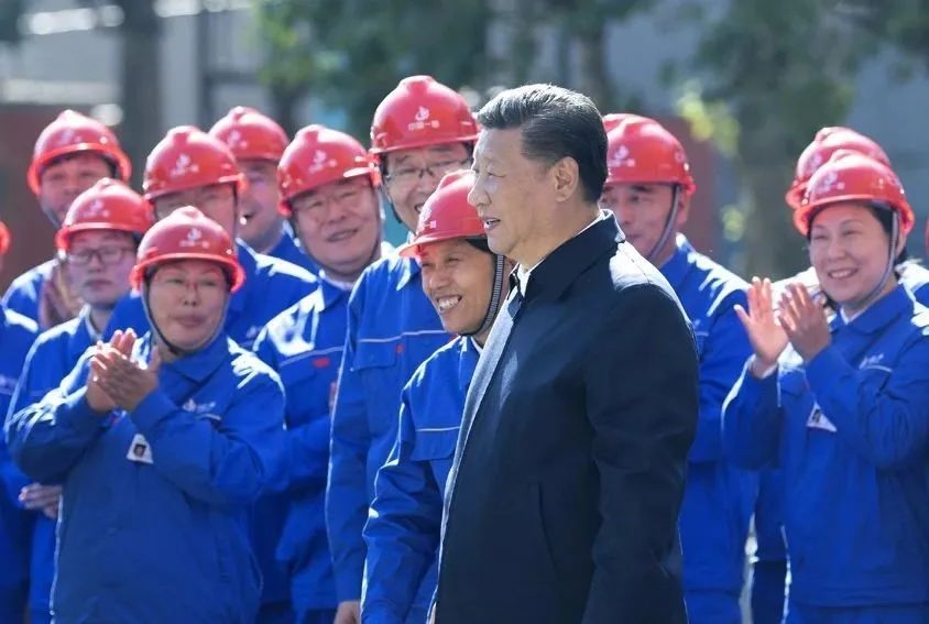 △2018年9月26日，習(xí)近平總書記來到中國一重集團(tuán)，同工人親切交流。