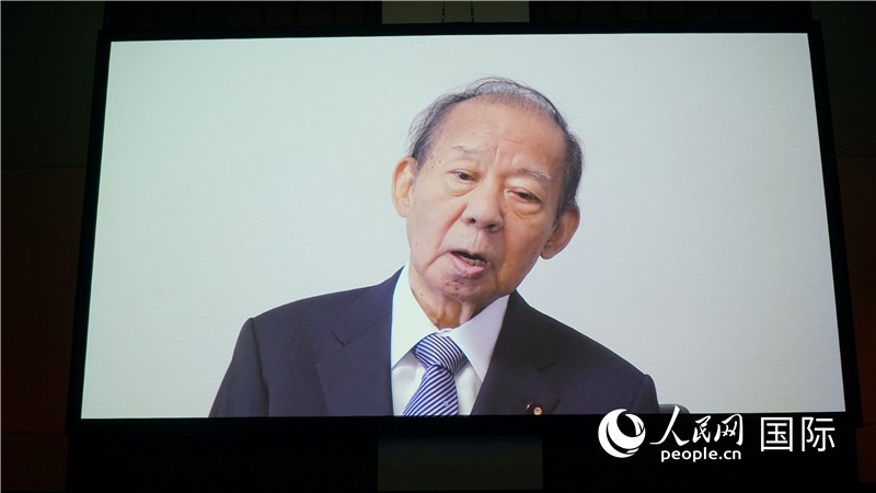 日本自民黨前干事長、日中友好議員聯(lián)盟會長二階俊博視頻致辭。人民網(wǎng) 蔣曉辰攝日本自民黨前干事長、日中友好議員聯(lián)盟會長二階俊博視頻致辭。人民網(wǎng) 蔣曉辰攝日本自民黨前干事長、日中友好議員聯(lián)盟會長二階俊博視頻致辭。人民網(wǎng) 蔣曉辰攝日本自民黨前干事長、日中友好議員聯(lián)盟會長二階俊博視頻致辭。人民網(wǎng) 蔣曉辰攝