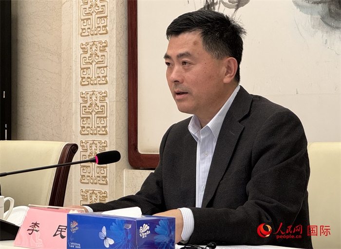 10月31日，歐美同學(xué)會(huì)秘書長(zhǎng)李民在第五屆中法文化論壇媒體吹風(fēng)會(huì)上講話。（人民網(wǎng) 謝瑩攝）