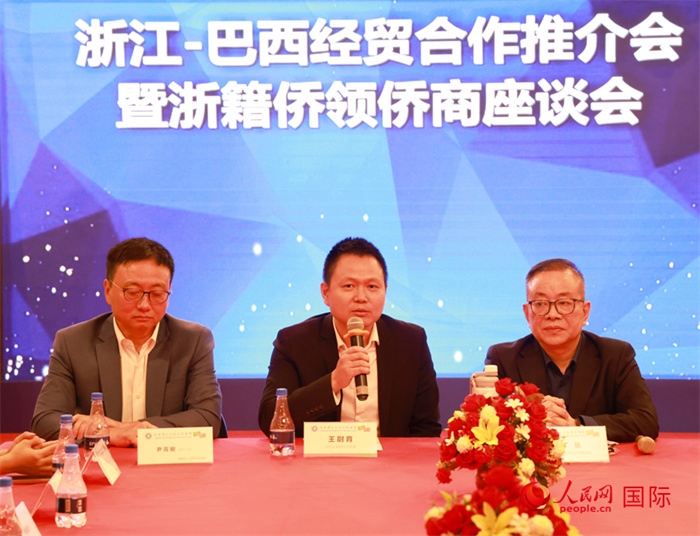 中國駐里約代總領事王尉育（中）在活動中致辭。人民網(wǎng)記者 陳海琪攝