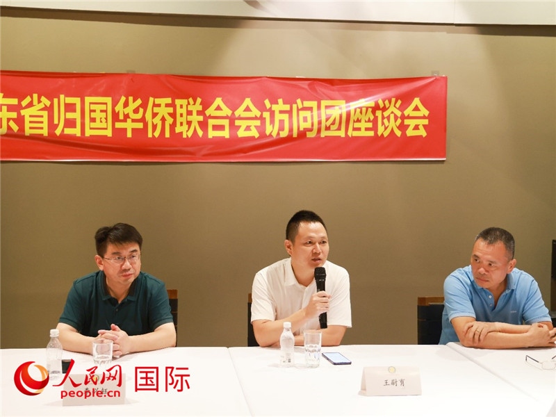 中國駐里約總領(lǐng)館副總領(lǐng)事王尉育（中）在座談會上致辭。人民網(wǎng)記者 陳海琪攝