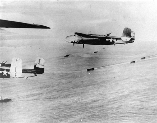 1942年4月18日，美國航空母艦甲板上B－25解放式轟炸機起飛轟炸東京工業(yè)區(qū)域，此為日本首次受盟軍之進攻。