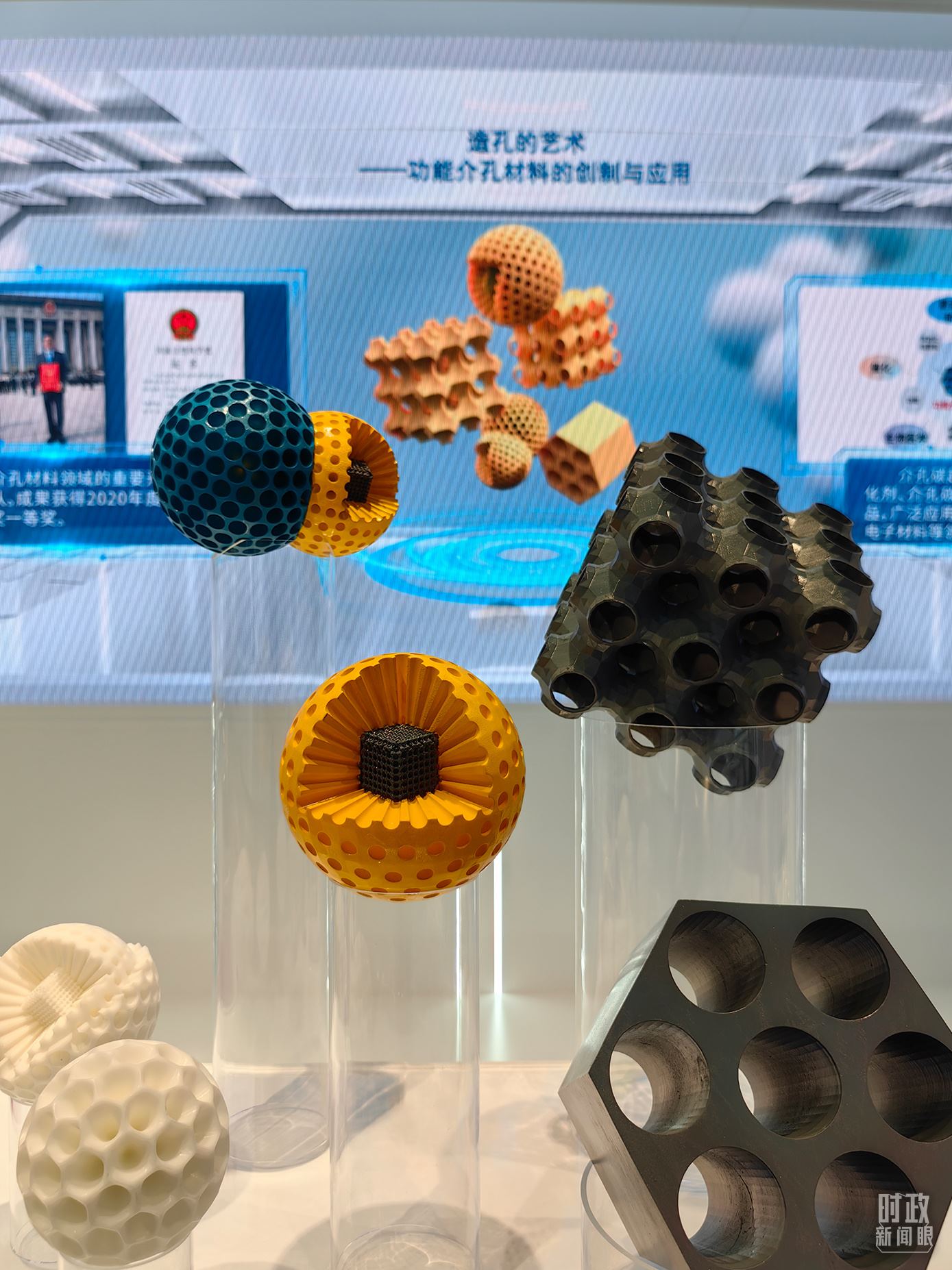 △上?？萍紕?chuàng)新成果展。（總臺(tái)央視記者段德文拍攝）