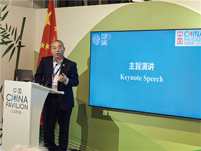 晶澳太陽(yáng)能科技股份有限公司高級(jí)副總裁孫廣彬發(fā)言。COP28中國(guó)角供圖