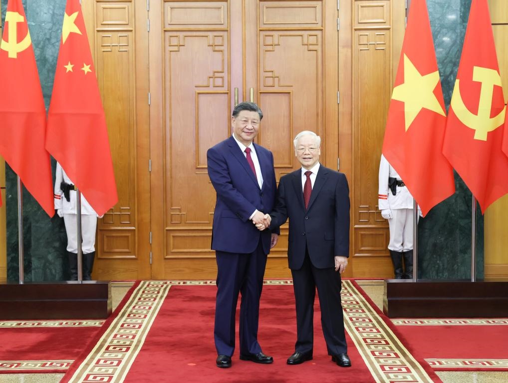 當?shù)貢r間12月12日下午，剛剛抵達河內(nèi)的中共中央總書記、國家主席習近平在越共中央駐地同越共中央總書記阮富仲舉行會談。