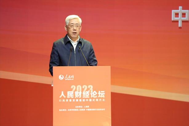 中國國際經(jīng)濟(jì)交流中心副理事長韓永文在論壇現(xiàn)場做主旨發(fā)言。人民網(wǎng)記者 翁奇羽攝