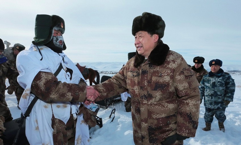 2014年1月26日，習(xí)近平總書記春節(jié)前夕冒嚴(yán)寒踏冰雪慰問邊防官兵。