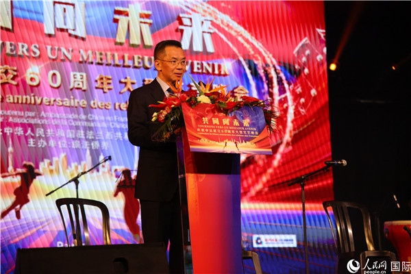 法國(guó)前總理拉法蘭出席晚會(huì)并致辭。 人民網(wǎng)記者 尚凱元 攝