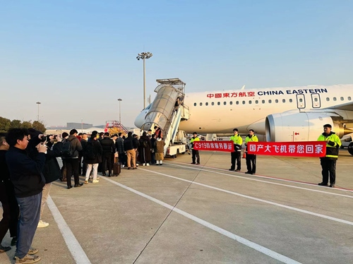 2024春運第一天，東航4架C919大飛機全部投入商業(yè)運營。東航供圖