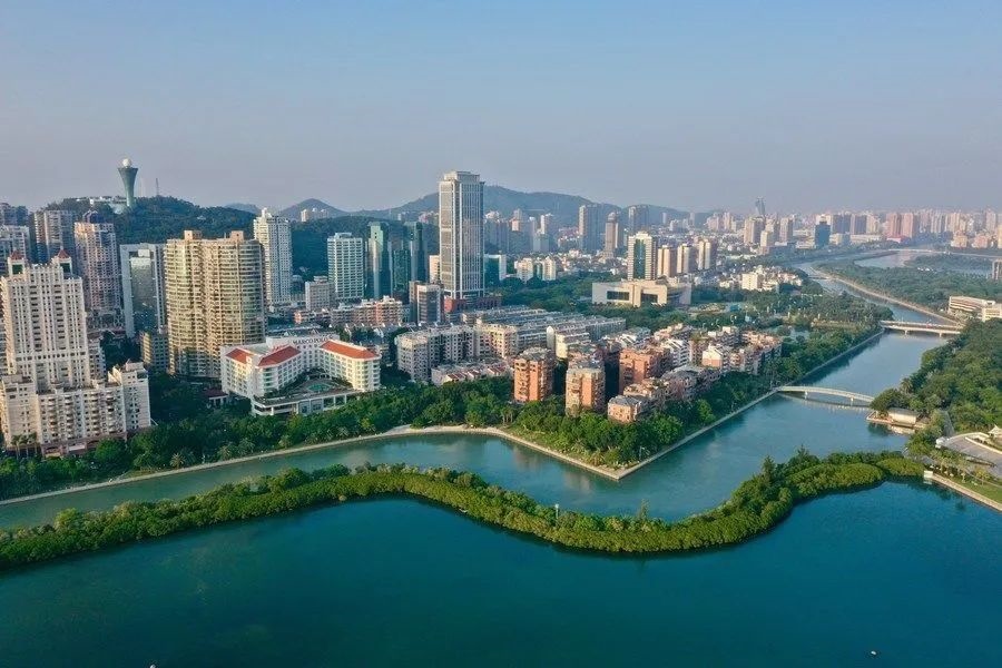 筼筜湖周邊城市景觀。新華社記者 姜克紅 攝