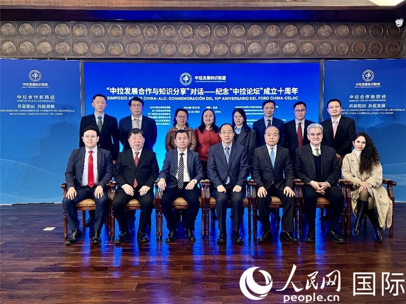 與會嘉賓合影留念。人民網(wǎng)記者 周雨攝