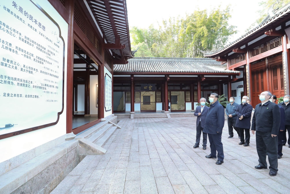2021年3月22日，習(xí)近平在福建省南平武夷山朱熹園，了解朱熹生平及理學(xué)研究等情況。新華社記者 鞠鵬 攝