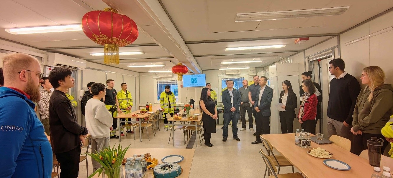 中國駐瑞典大使崔愛民走訪中鐵隧道局集團瑞典工程公司。中國駐瑞典大使館供圖