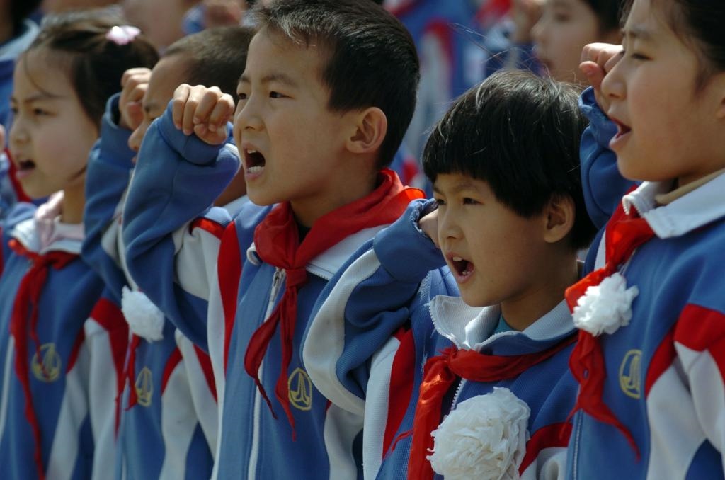 2006年4月5日，天津緣誠小學的同學們來到平津戰(zhàn)役紀念館祭奠英烈，表達對革命先烈的緬懷之情。