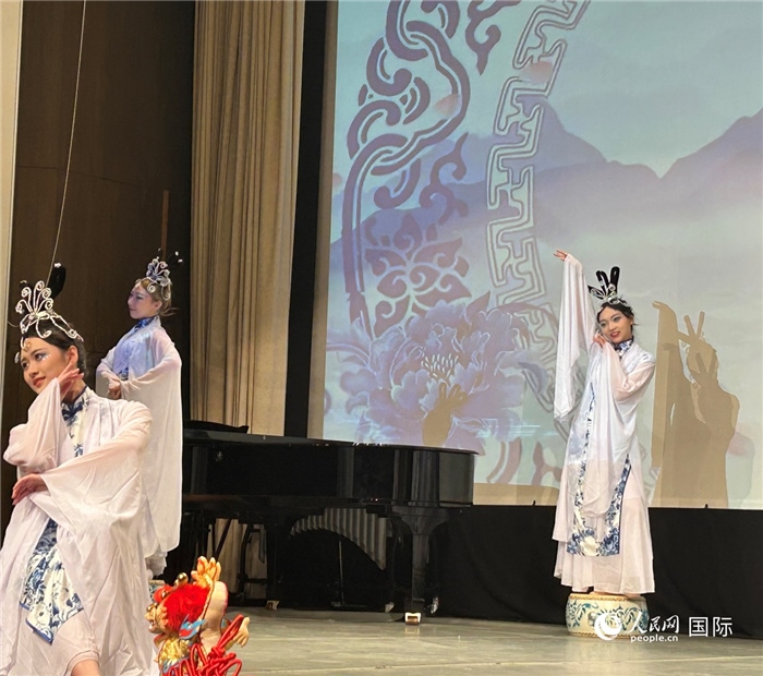 舞蹈《青花瓷》，表演者：德國中歐文化藝術(shù)交流協(xié)會